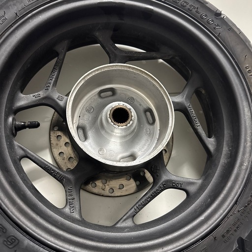 PCX kf47 通称05 リアホイール　リアタイヤ