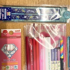値下げしました！書き方鉛筆、鉛筆削り、キャップコンパス、定規、キャップ、付箋の画像