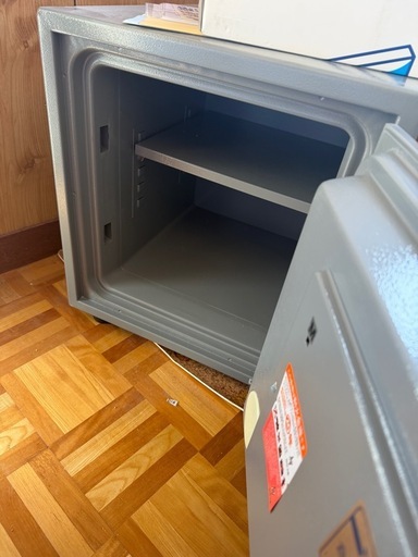 家庭用金庫　テンキー鍵付き