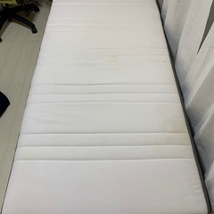 ベッドとマットレスの画像