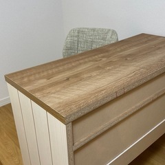 小さめの可愛い学習机の画像