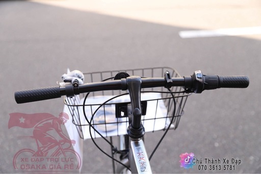 新車　クロスバイクギア付き　カゴ付き
