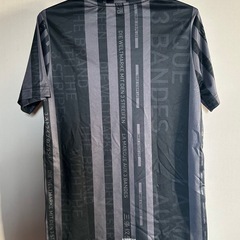 adidas ストライプデザインシャツ 黒/赤　160cmの画像