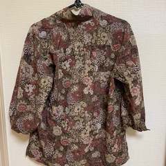 ⑨ レトロ花柄ボウタイブラウスの画像