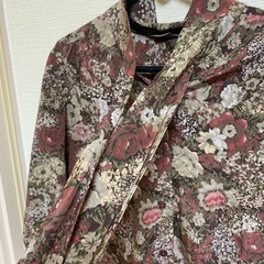 ⑨ レトロ花柄ボウタイブラウスの画像