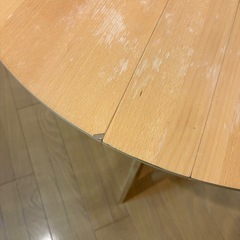 折りたたみラウンドテーブルの画像