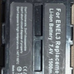 Nikon Nikonのデジタル一眼レフカメラ、液晶モニター付き、標準レンズ装備の画像