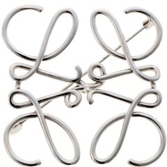 シルバー ブローチ コサージュ アナグラム 幾何学 リボン ワンポイント 結婚式 二次会 発表会 参観日 パーティ フォーマルの画像