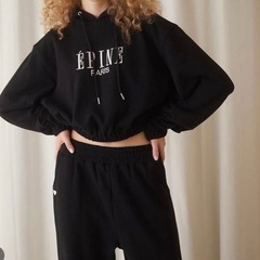 EPINEのロゴ刺繍パーカーです☺️の画像