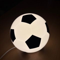IKEA　LEDテーブルランプ　サッカーボール模様の画像