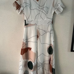 新品ワンピース 総柄の画像