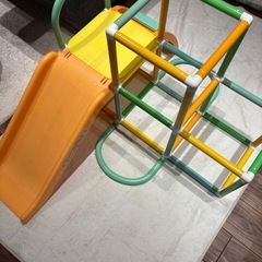 アンパンマンのジャングルジムと滑り台の画像