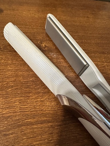 値下げします！リファ　ストレートアイロン