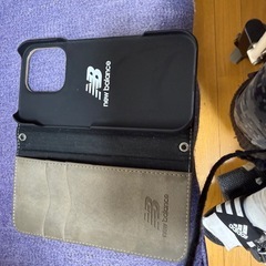 iPhone16　ニューバランススマホ、手帳型の画像