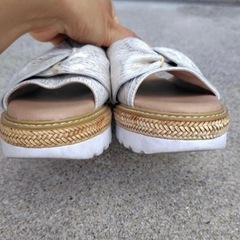 シルバーリボンサンダル　サヴァサヴァ　cavacava メタルの画像