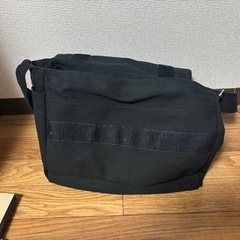 黒ショルダーバッグの画像