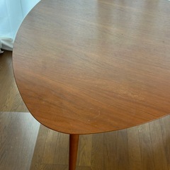 三角型ダイニングテーブル　木目・ナチュラル【100円】の画像
