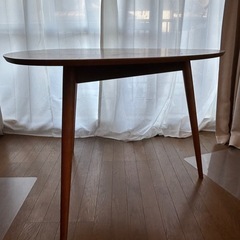 三角型ダイニングテーブル　木目・ナチュラル【100円】の画像