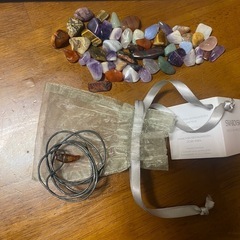 天然石 ミックスタンブルストーン パワーストーン 48点とSWAROVSKI紐付き石まとめ売りの画像