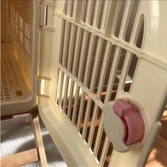 キャリーケース　犬　ピンク、ベージュ　ゲージ
の画像