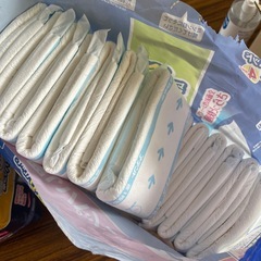 ライフリー　一晩中あんしんパッド　8回吸収　　アテント　夜1枚安心パッド　4回吸収　紙パンツにつける　尿とりパット　6回吸収の画像