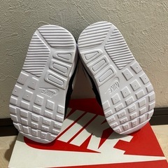 NIKE ベビースニーカー　タグ付き　箱あり14cmの画像