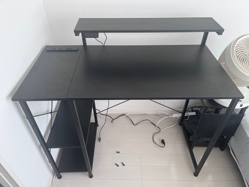 【早い者勝ち?】LED付きゲーミングデスク｜購入半年・美品｜引取優先