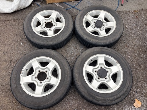 JB23ジムニー純正タイヤホイールセット175 80R16 PCD139 5H スペア