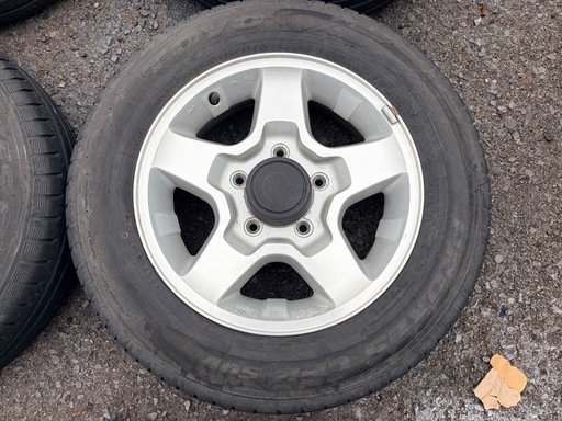 JB23ジムニー純正タイヤホイールセット175 80R16 PCD139 5H スペア