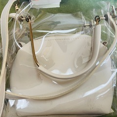 白いバッグの画像