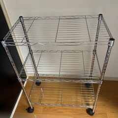 Amazonベーシック 3段スチールラック 棚 メタルラック キッチンラック キャスター付き 耐荷重68kg 幅58.9×奥行34×高さ83cm クロムの画像