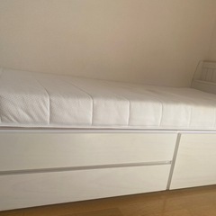 ★引取決定★ 【①〜④まとめ買いの方優先】④ベッドフレーム、マットレス付きの画像