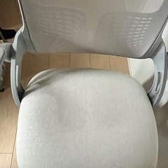 デスクチェアー　ニトリ　ホワイト　美品の画像