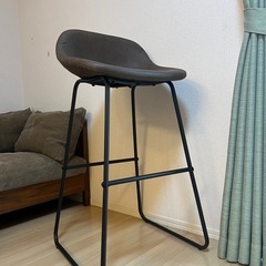 新品未使用カウンターチェアの画像