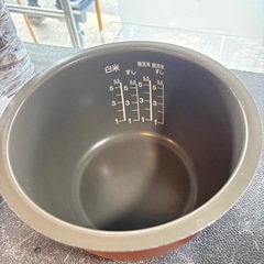 【東芝】【5.5合炊飯器】★2013年製 クリーニング済/6ヶ月保証付き 【管理番号11602】桒の画像