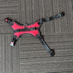 犬用 ハーネス レッド 胴輪 ワンタッチ 負担軽減 Mサイズ フック付未使用品の画像