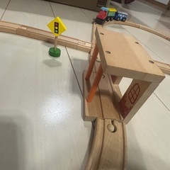 木のレール、電車
の画像