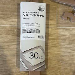 〈取引中〉【まとめ大量】ジョイントマット70枚（6畳以上の広さ）＋ラグ付の画像