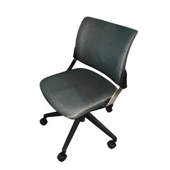 【ジ0216-15】勉強やゲーミングなど幅広く使える‼️KOIZUMI オフィスチェア 高さ調整機能付き ローラー付きの画像