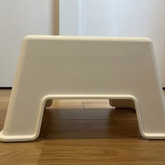 IKEA BOLMEN イケア ステップ スツール ホワイトの画像