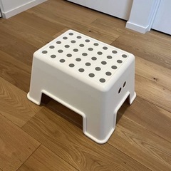 IKEA BOLMEN イケア ステップ スツール ホワイトの画像