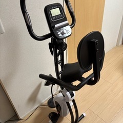 折りたたみ式コンパクトエアロバイク／フィットネスバイクの画像