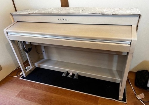 KAWAI ホワイト電子ピアノ 椅子　イヤホン付き CA79
