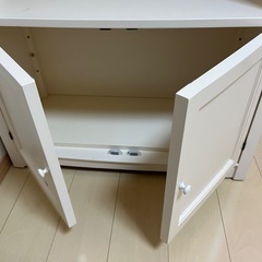 白い本棚　　飾り棚の画像