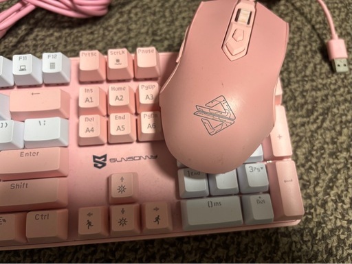 ゲーミングチェアー（キーボード、マウス）付