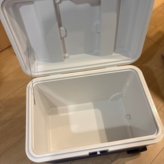 クーラーボックス　美品　車輪付き　持ち運び便利の画像