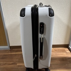 キャリーケース 【破損あり】の画像