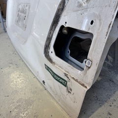 ランドクルーザー100系リアゲート下側の画像