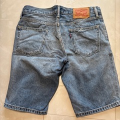 リーバイスハーフパンツ・ダメージジーンズの画像