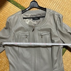 グレーのシープ皮ジャケットの画像